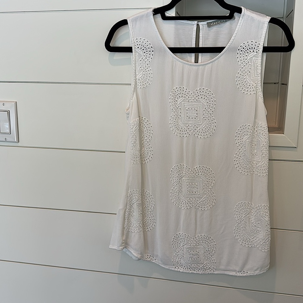 DANIEL RAINN Lovina Embroidered Mixed Material Top